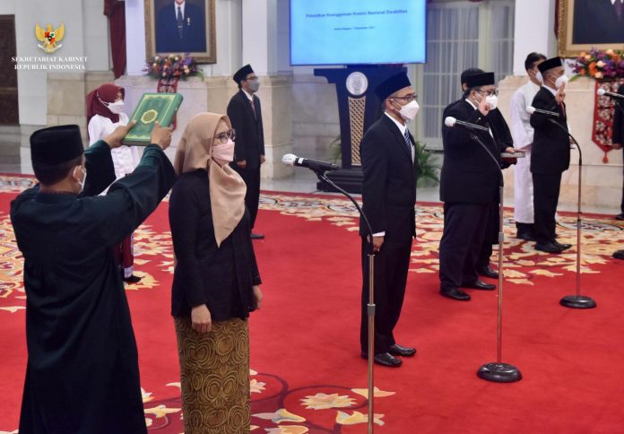 FOTO: Presiden RI Joko Widodo (Jokowi) melantik anggota Komisi Nasional Disabilitas (Komnas Disablitas) Periode Tahun 2021–2026, di Istana Negara, Jakarta, Rabu (01/12/2021) sore.