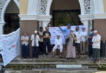 FUI Sulsel Bacakan Maklumat Kebangsaan di Ajang Reuni 212 di Kota Makassar FOTO: Forum ummat islam bacakan maklumat kebangsaan dalam rangka agenda Reuni 212, di halaman Masjid Nurul Istiqamah, Blok M, BTP, Kota Makassar.