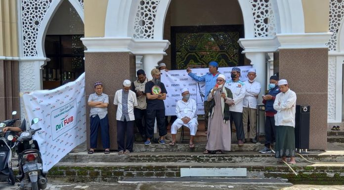 FOTO: Forum ummat islam bacakan maklumat kebangsaan dalam rangka agenda Reuni 212, di halaman Masjid Nurul Istiqamah, Blok M, BTP, Kota Makassar.