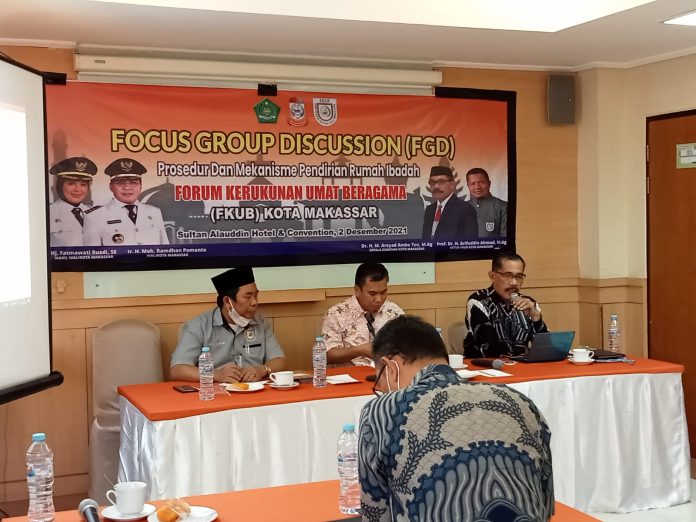 FOTO: kegiatan Focus Group Discussion (FGD) tentang prosedur dan mekanisme pendirian rumah ibadah yang digelar di Hotel Sultan dan Convention Makassar, Rabu 2 Desember 2021.