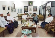 Dinginkan Suasana Jelang Muktamar, Dzurriyah Muassis Keluarkan 3 Imbauan Untuk Jam’iyyah NU FOTO: Dzurriyah Muassis (Keluarga keturunan pendiri) NU mengadakan pertemuan khusus di Rumah Pengasuh Ponpes Tebuireng, Jombang, Kamis (1/12) malam.