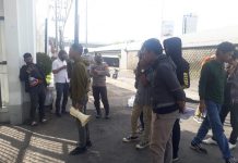 Diduga Ada Kejahatan Korupsi, Aktivis Mahasiswa Makassar Kepung Balai Besar Pompengan Jeneberang FOTO: Aktvis Mahasiswa Makassar "AMM" lakukan aksi unjuk rasa di Balai Besar Pompengan Jeneberang. Jumat, (3/12)