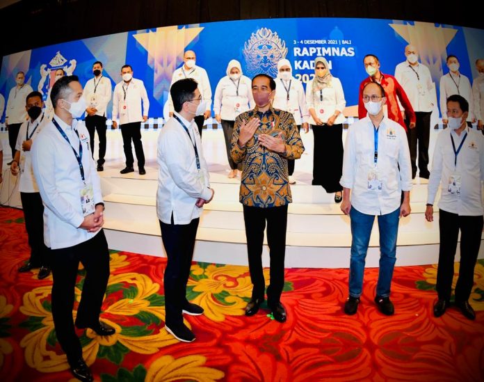 FOTO: Presiden Joko Widodo atau Jokow hadir dan membuka Rapat Pimpinan Nasional (Rapimnas) Kamar Dagang dan Industri (Kadin) Indonesia Tahun 2021, di Bali Nusa Dua Convention Center (BNDCC), Kabupaten Badung, Provinsi Bali, 3 Desember 2021