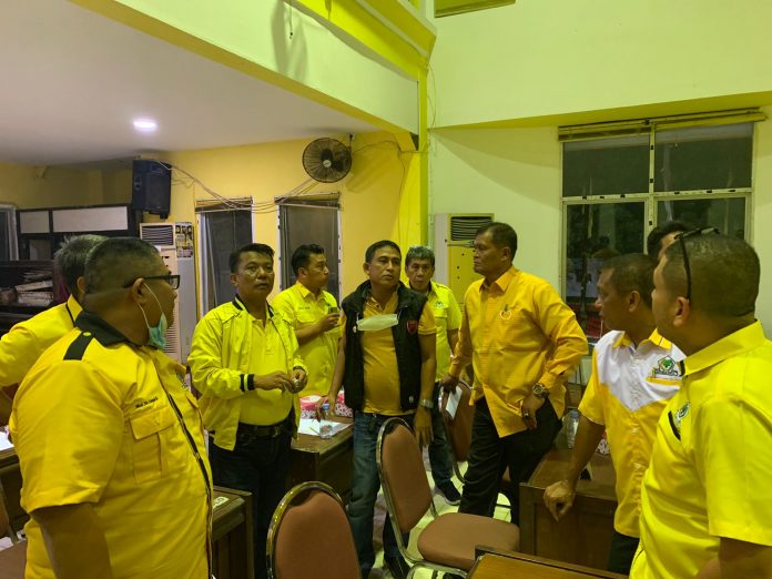 IMG-20211204-WA0008 FOTO: DPD II Golkar kota Makassar menggelar rapat konsulidasi Pelaksana Tugas (Plt) Pimpinan Kecamatan Golkar se-kecamatan kota Makassar. Jumat, (3/12)