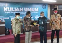 BSI Menggelar Kuliah Umum Literasi Keuangan Syariah di UNM FOTO: BSI Bekerjasama dengan UNM Menggelar Kuliah Umum Keuangan Syariah Bertajuk "Urgensi Literasi Keuangan Syariah bagi Pengembangan Lembaga Keuangan Syariah," di Ruang Senat, Lt. 14, Gedung Menara Pinisipada Rabu, 8 Desember 2021.
