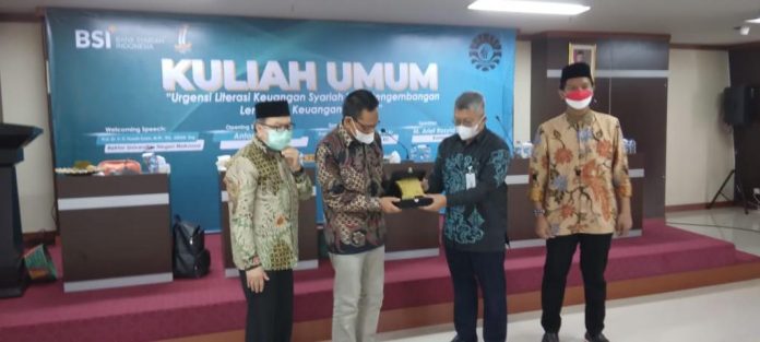 IMG-20211208-WA0041 FOTO: BSI Bekerjasama dengan UNM Menggelar Kuliah Umum Keuangan Syariah Bertajuk