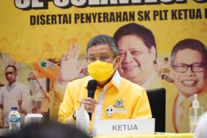 FOTO: Ketua DPD I Golkar Sulawesi Selatan Taufan Pawe (TP) dalam kesempatan lainnya saat memimpin rapat di Sekertariat partai.