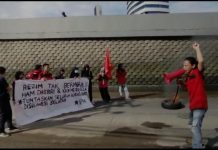 Hari Anti Korupsi, PPM Desak Kejati Sulsel Tuntaskan Dugaan Korupsi PDAM dan KOTAKU di Dinas PUPR Makassar FOTO: Perhimpunan Pergerakan Mahasiswa (PPM) saat aksi peringatan Hari Anti Korupsi di Kejaksaan Tinggi Sulawesi Selatan. Kamis, (9/12)