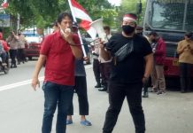 Hari HAM Internasional, BMI: Aktifis Pro Papua Merdeka Bisu Soal Pelanggaran HAM Berat KKB di Kiwirok FOTÒ: Ketum BMI Muhammad Zulkifli saat menggelar orasinya di hari HAM Internasional di Makassar. Jumat, (10/12)