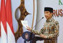 Presiden Jokowi Optimistis Indonesia Jadi Pusat Ekonomi Syariah di Tahun 2024 FOTO: Presiden Jokowi saat memberikan sambutan pada peresmian pembukaan Kongres Ekonomi Umat Ke-2 Majelis Ulama Indonesia (MUI) Tahun 2021, di Jakarta, Jumat (10/12/2021). (Foto: BPMI Setpres/Muchlis Jr)
