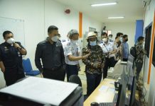 Wakil Komisi V Apresiasi Hasil Uji BPLJSKB, Andi Iwan: Ini Telah Berskala Internasional FOTO: Wakil Ketua Komisi V DPR RI Andi Iwan Darmawan Aras saat memimpin pertemuan Tim Kunjungan Kerja Spesifik Komisi V DPR RI dengan Direktur Jenderal Perhubungan Darat Kementerian Perhubungan di Cibitung, Kabupaten Bekasi, Jawa Barat, Kamis (2/12/2021). Foto: Chasbi/Man