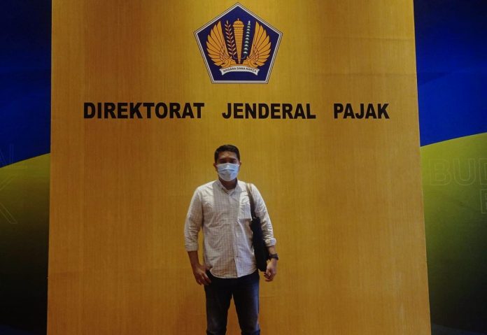 FOTO: Suwandi Sultan resmi mengadukan ke Ditjend Pajak dan Komisi Pemberantasan Korupsi RI di Jakarta. Senin, (13/12)