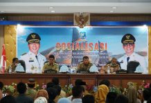 Bupati Bulukumba Kritik Program OPD yang Dinilai Mubazzir FOTO: Bupati dan Wabup Bulukumba H.A. Muchtar Ali Yusuf saat memimpin rapat evaluasi pembangunan di Aula Bappeda, Senin 13 Desember 2021.