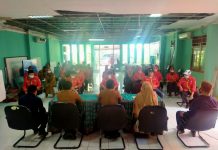 Banyak Pohon di Jalan ‘Abdesir’ Minta Dipangkas FOTO: dialog para Ketua RW dengan Tim Analisa dan Evaluasi LPM dari Bagian Pemberdayaan Masyarakat (BPM) Pemkot Makassar yang dipandu Sekertaris Lembaga Pemberdayaan Masyarakat (LPM) Kelurahan Batua. Senin, (13/12)