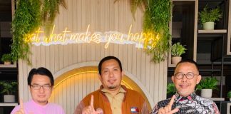 Tiga Tokoh Literasi, Gagas Forum Sinergi Kolaboratif Literasi Indonesia Keterangan Foto: Tokoh literasi Penerima Nugra Jasadharma Pustaloka Perpustakaan Nasional Bachtiar Adnan Kusuma, menggagas Forum Sinergi Kolaboratof Literasi Indonesia bersama Yanuardi Syukur, Adrinal Tanjung dan Irham Bijaksana, Selasa, (13/12) di Maros.