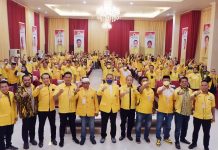 Untuk Kali Pertama DPD II Golkar Makassar Gelar Muscam, Ini Nama Ketua Pimcam Terpilih FOTO: Ketua DPD II Partai Golkar Makassar H. Munafri Arifuddin bersama jajaran Pimcam dan Pimlur Dapil 2 Makassar. Selasa, (14/12)