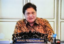 Airlangga: Jelang Nataru, Tak Ada Provinsi di Luar Jawa-Bali Berada Pada PPKM Level 4 dan 3 Menko Perekonomian Airlangga Hartarto saat memberikan keterangan pers usai Rapat Terbatas mengenai Evaluasi PPKM secara daring, Senin (13/12/2021) sore. (Foto: Humas Setkab/Agung)