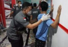 Divisi Pemasyarakatan Kanwil Kemenkumham Sulsel Menggelar Inspeksi di Rutan Makassar Pemeriksaan badan warga binaan Rutan Makassar dilakukan secara teliti (ist)
