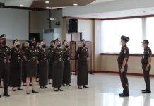 Kajati Sulsel Hadiri Penutupan dan Pelantikan PPPJ 2021 Kepala Kejaksaan Tinggi Sulawesi Selatan, R. Febrytrianto SH.MH mengikuti upacara penutupan Pendidikan dan Pelatihan Pembentukan Jaksa (PPPJ) dan Pelantikan Jaksa Angkatan LXXVIII 2021, secara virtual di Aula Lantai 8 Kejaksaan Tinggi Sulawesi Selatan. Rabu, (15/12)