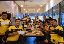 Support Atlet Tinju Parepare, Zulham Selaku Manajer Pertina Berikan Pengahargaan dan Bonus Manajer Persatuan Tinju Amatir (Pertina) kota Parepare, Zulham Arief saat bersama atlit Cabor Tinju amatir untuk Pra Porprov Sulsel 2021. Rabu, (15/12)