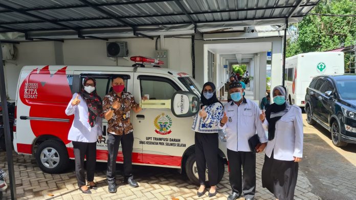 IMG-20211215-WA0066 Bantuan Mobil Operasional UPT Transfusi Darah Sulsel diterima langsung oleh Erna Komalaningrum. Rabu, (15/12)