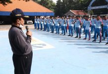 Jaga Kebugaran Di Level 3 PPKM, SMK KAL-1 Bagikan Piagam Prestasi Siswa Menuju Pemulihan Pendidikan Sekolah Menengah Kejuruan Khusus Angkatan Laut SMK KAL-1 Surabaya, Jumat (17/12/21)