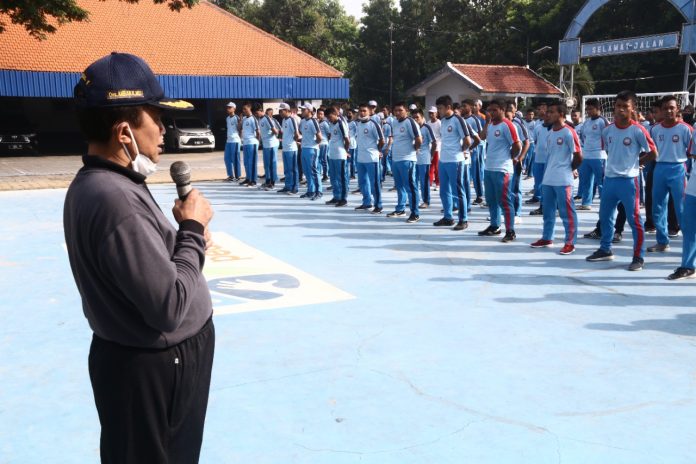 Sekolah Menengah Kejuruan Khusus Angkatan Laut SMK KAL-1 Surabaya, Jumat (17/12/21)