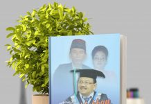 Prof. Jasruddin Daud Malago, Persembahkan Buku di Hari Ibu