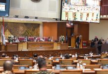 UU Jalan Jawaban Kebutuhan Hukum Pembangunan Jalan Komisi V DPR RI bahas RUU Tentang Perubahan Kedua Atas UU Nomor 38 Tahun 2004 Tentang Jalan Kepada Ketaua DPR RI Puan Maharani dalam Rapat Paripurna Masa Persidangan II Tahun Sidang 2021-2022. di Gedung Nusantara II, Senayan, Jakarta, Kamis (16/12/2021). Foto: Jaka/Man