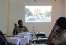 Bupati Kumpul Pimpinan Perbankan dan KSP di Bulukumba, Bahas Pintu Gerbang Utama, ini Penampakannya Bupati Muchtar Ali Yusuf, Wakil Bupati Edy Manaf dan Para pimpinan perbankan, dan beberapa perusahaan termasuk KSP Berkat untuk mendengarkan ekspose rencana pembangunan pintu gerbang sekaligus melihat secara langsung visualisasi desainnya. Selasa, (21/12)