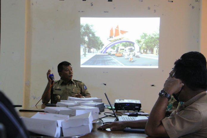 Bupati Muchtar Ali Yusuf, Wakil Bupati Edy Manaf dan Para pimpinan perbankan, dan beberapa perusahaan termasuk KSP Berkat untuk mendengarkan ekspose rencana pembangunan pintu gerbang sekaligus melihat secara langsung visualisasi desainnya. Selasa, (21/12)