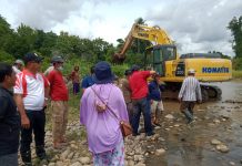 Bupati Bulukumba Tinjau Pengerukan di Bendungan Balangtieng, Andi Utta: Saya Proses Hukum Penambang Liar Bupati Bulukumba saat meninjau pekerjaan pengerukan sedimentasi di Bendungan Balangtieng, di Desa Balong, Kecamatan Ujungloe, Kabupaten Bulukumba, Provinsi Sulawesi Selatan. Ahad, (26/12)