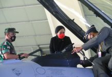 Kunjungi Lanud Iswahjudi, Ketua DPR Apresiasi Program Modernisasi Pesawat TNI AU Ketua DPR RI Dr. (H.C) Puan Maharani saat meninjau program EMLU (Enhanced Mid Life Update) pesawat tempur F-16 TNI AU, di Pangkalan TNI Angkatan Udara (Lanud) Iswahjudi, Maospati, Jawa Timur pada Selasa (21/12/2201). Foto: Ist/Man