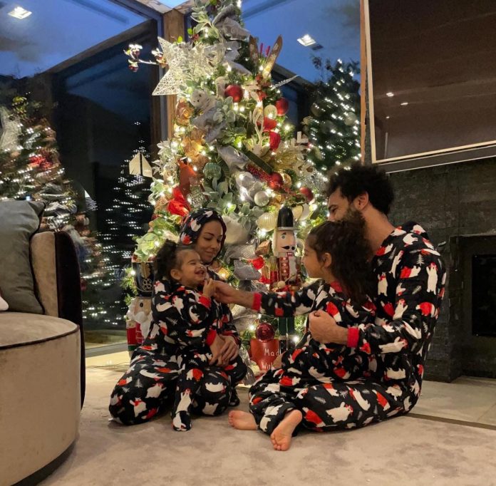 Mohammad Salah saat berkumpul dengan keluarga kecilnya di hari raya Natal ummat Kristiani. (Properti Instagram)