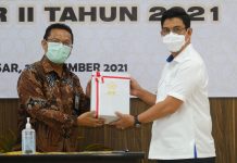 Wabup Terima LHP Kepatuhan Belanja Barjas dari BPK Wakil Bupati H. Andi Edy Manaf dan Kepala BPK RI Perwakilan Provinsi Sulawesi Selatan Paula Henry Simatupang