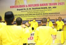 Refleksi Akhir Tahun, Kader Golkar Makassar Solid Menangkan Airlangga Taufan Pawe (TP) menghadiri Konsolidasi dan Refleksi Akhir Tahun 2021 DPD II Golkar Makassar, di Kantor Golkar Makassar, Jalan Lasinrang, Senin malam, 27 Desember 2021.