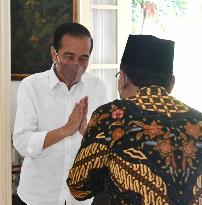 Presiden Jokowi menerima Ketum PBNU terpilih Yahya Cholil Staquf, di Istana Kepresidenan Bogor, Rabu (29/12/2021). (Foto: BPMI Setpres/Kris)