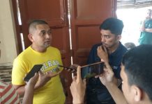 Temui Pimcam dan Pimlur di Dapil 1, Appi: Tidak Perlu Banyak Rapat-Rapat Formal Kita Bahas di Warkop Ketua DPD II Partai Golkar Makassar H. Munafri Arifuddin, SH saat ditemui awak media usai bersilahturahmi bersama Pimcam dan Pimlur Dapil 1 Makassar. Kamis, (30/12)