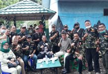 Plt Gubernur Target Herd immunity, Iqbal Suhaeb Pimpin Kegiatan Vaksinasi di PPM Sulsel Dr Iqbal Suhaeb, MT, Sekretaris PPM Sulsel bersama Pengurus PD Pemuda Panca Marga Provinsi Sulawesi Selatan usai menggelar program vaksinasi di Sekertariat PD PPM Sulsel Jl. Masjid Raya No.55 Makassar. Kamis, (30/12)