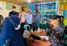 Lanal Palu Prioritaskan Pemerataan Vaksinasi Covid-19 Selama Pandemi Belum Berakhir Tim kesehatan Lanal Palu Bolano Barat, Kecamatan Bolano Kabupaten Parigi Maoutong, pada Rabu (29/12/2021).