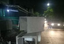 Kapolsek Manggala Berang, Pekerjaan Drainase Gunakan Badan Jalan Tanpa Rambu Kondisi pekerjaan Drainase di jalan Raya UVRI tembus ke Gedung LAN Antang. Kamis Malam, (30/12)