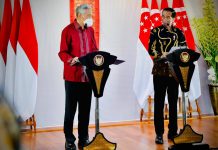 VIDEO: Pertemuan Presiden Jokowi dengan PM Singapura Lee Hsien Loong Presiden Jokowi berbincang dengan PM Singapura Lee Hsien Loong, di The Sanchaya Resort Bintan, Kepri, Selasa (25/01/2022). (Foto: BPMI Setpres/Muchlis Jr)