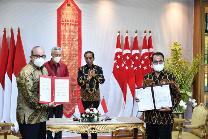 Penandatanganan Kesepakatan Penyesuaian FIR Indonesia – Singapura, Selasa (25/01/2022), di Bintan, Kepulauan Riau. (Foto: BPMI Setpres/Laily Rachev)