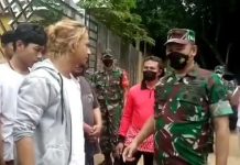 Sejumlah Anggota TNI AD Mendatangi Pondok Pesantren Milik Habib Bahar bin Smith Hasil tangkap layar dari video viral di akun twitter @ahmanduman2001
