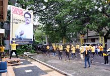 DPD II Partai Golkar Makassar Launching Golkar Sehat dan Teras Kuning Kegiatan Launching Golkar Sehat dan Teras Kuning dikemas dalam bentuk senam di pelataran sekertariat DPD II Golkar Makassar Jl. Lasinrang No.59 Kelurahan Mangkura, Kecamatan Ujung Pandang.