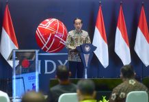 VIDEO: Presiden Jokowi Membuka Perdagangan BEI Tahun 2022 Presiden Jokowi membuka Perdagangan BEI Tahun 2022, di Gedung BEI, Jakarta, Senin (03/01/2022) pagi. (Foto: BPMI Setpres/Muchlis Jr)
