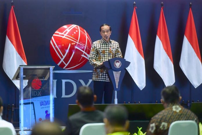 Presiden Jokowi membuka Perdagangan BEI Tahun 2022, di Gedung BEI, Jakarta, Senin (03/01/2022) pagi. (Foto: BPMI Setpres/Muchlis Jr)