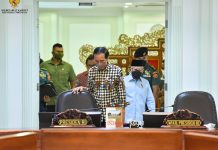 Video Presiden Jokowi Pimpin Rapat Terbatas Awal 2022 Presiden dan Wakil Presiden saat jelanv rapat terbatas di Istana Merdeka, Jakarta. Senin, (3/1)