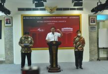 Video: Luhut, Pemerintah Bersiap Hadapi Kemungkinan Lonjakan Varian Omicron Menko Marves Luhut Binsar Pandjaitan, Menko Ekon Airlangga Hartarto, dan Menkes Budi Gunadi Sadikin memberikan keterangan pers usai Ratas mengenai Evaluasi PPKM, Senin (03/02/2022), di Kantor Presiden, Jakarta. (Foto: Humas Setkab/Jay)