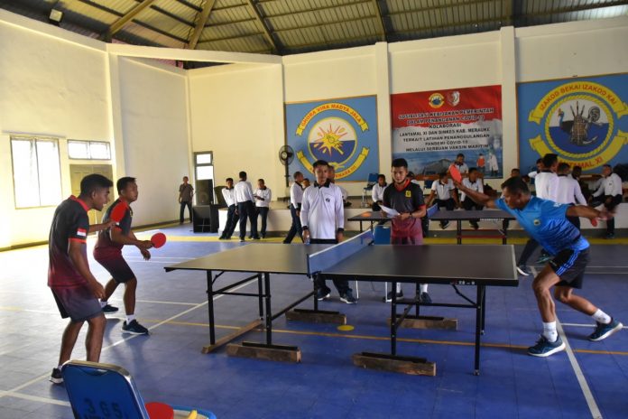 Pertandingan Tenis Meja antar Kewasgiatan yang berlangsung di Gedung Bapra Mako Lantamal XI Jl. Noari Karang Indah Kabupaten Merauke, Selasa pagi (04/01/2022).